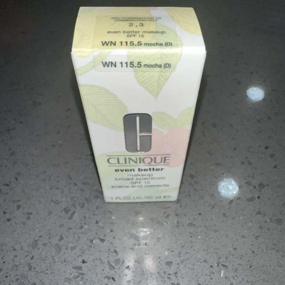 Clinique Even Better makeup broad spectrum spf 15 WN115.5 Mocha (D)